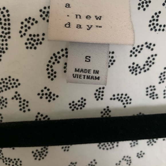 White and black target brand swing dress. - Picture 2 of 2